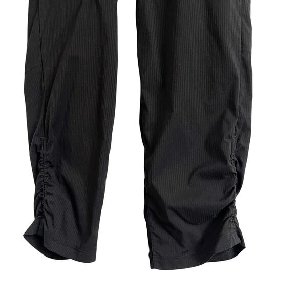 Lululemon Beyond the Studio Crop in Black Size 6 - Picture 10 of 13